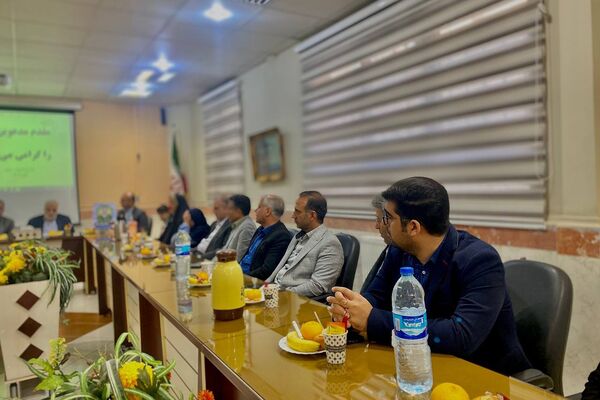 جلسه ستاد شاهد ورامین با محوریت ارتقای کیفیت آموزشی و تجلیل از فرزندان شهدا