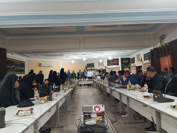 فرمانداری حاجی‌آباد و قلم‌های امید نگاهی به آینده رسانه و توسعه در سایه روز خبرنگار