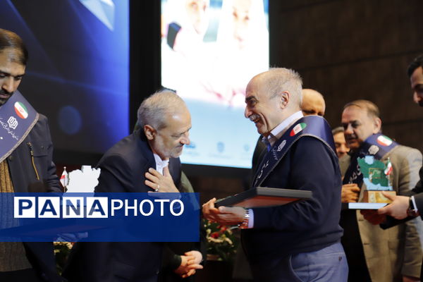 تکریم سازندگان فردای ایران