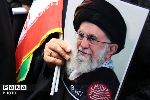 وداع با پیکر مطهر شهید فرشاد بنام در گلزار شهدا نیشابور 
