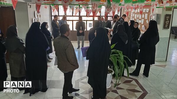 نمایشگاه اقتصاد مقاومتی و صنایع دستی هنرجویان هنرستان حضرت زهرا (س)