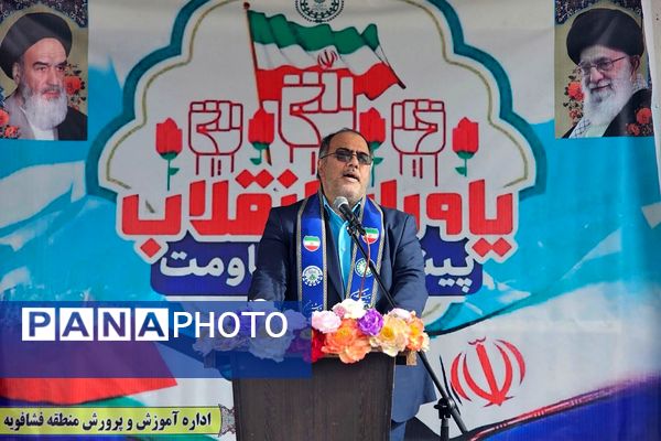  همایش «یاوران انقلاب» با محوریت نقش آفرینی دانش آموزان در گام دوم انقلاب