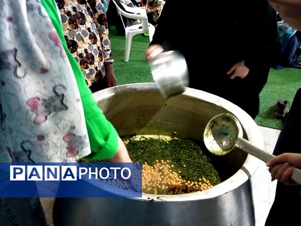 مراسم پخت نذری توسط دانش‌آموزان شیرازی به همت مجموعه تربیت علوی خواهران