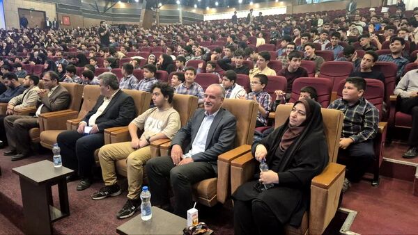 همایش طلایه‌داران دانش و بینش منطقه ۱۶