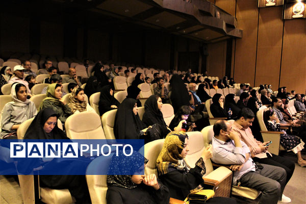 کارگاه نمایشنامه خوانی و نقد فیلم دفاع مقدس در قم