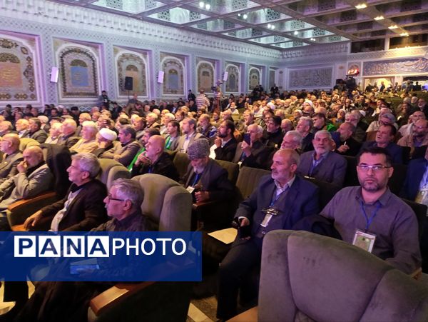 شب شعر آیینی پیرغلامان حسینی برگزار شد