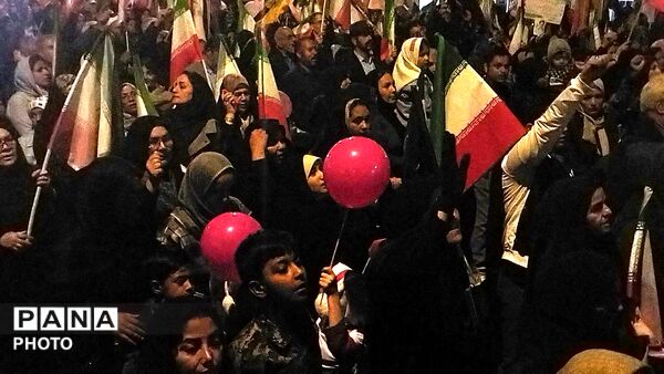 دختران نیشابوری در صف اول تجمعات-۱