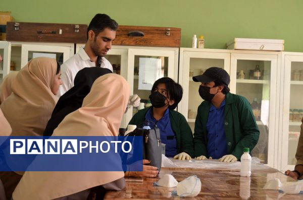 پژوهش‌سرای رازی، میزبان گرامیداشت هفته آزمایشگاه در بستک 