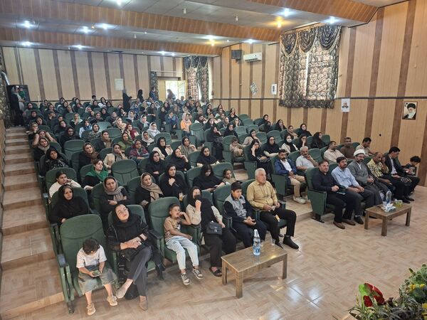 جلوه‌هایی از انتخابات انجمن اولیا دبستان معلم ۲ در آشخانه 
