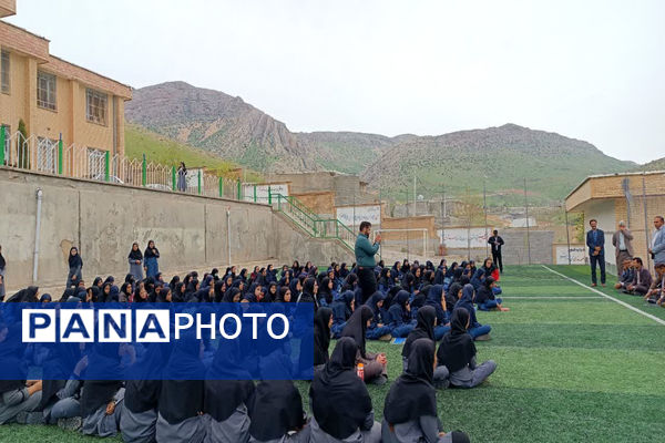 نواختن زنگ سپاس معلم در مدرسه الزهرا شهرستان مارگون