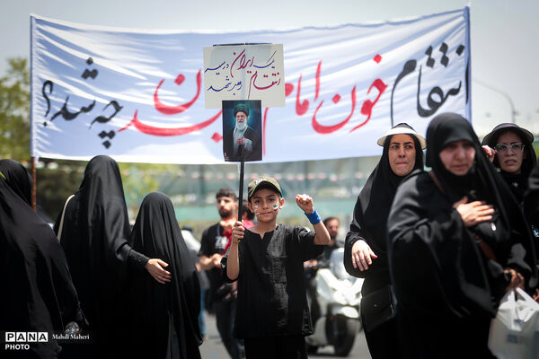 حضور دانش‌آموزان در مراسم وداع با رهبر شهید انقلاب 
