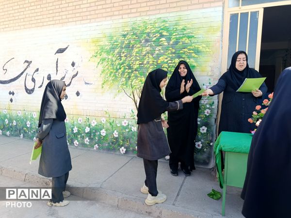 تجلیل از شاگردان برتر مدرسه گلشاد خلیل آباد