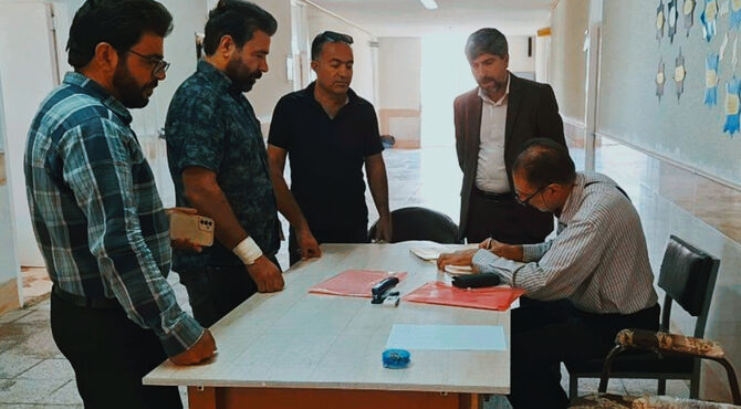 بازگشت مشتاقانه بزرگسالان به نیمکت‌های مدرسه