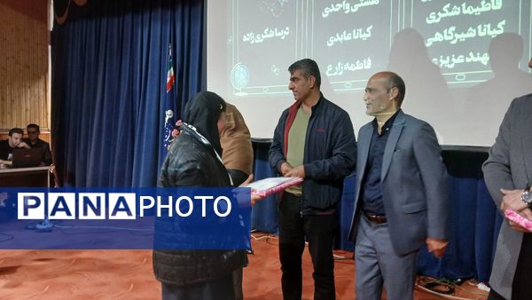 آیین تجلیل از دانش آموزان برتر دبیرستان عترت محمودآباد 