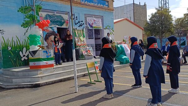 آیین جشن شکوفه‌ها در دبستان زکیه شیروان