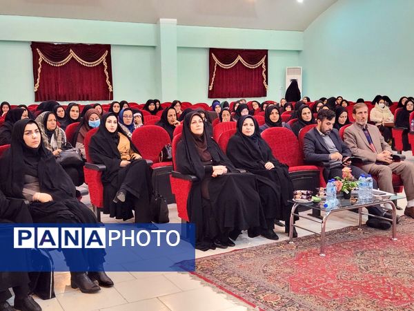 همایش گفتمان سازی الگوی سوم زن مسلمان و کنشگری جمعیت در تبریز
