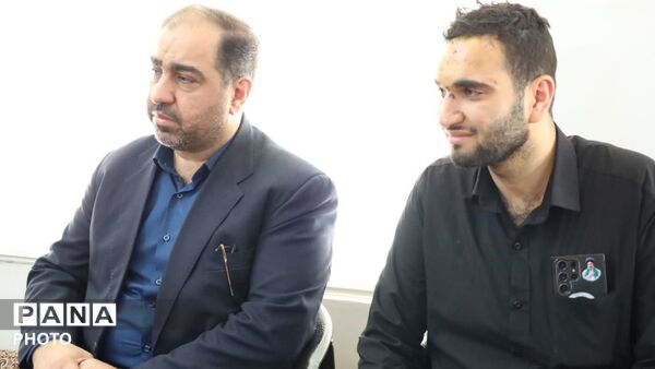 دیدار مسئولین با خانواده ی شهیده فاطمه موحدان