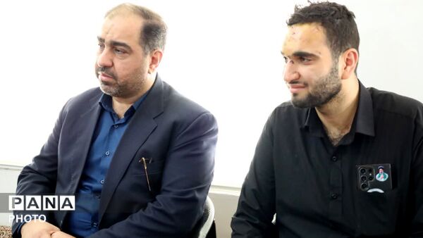 دیدار مسئولین با خانواده ی شهیده فاطمه موحدان