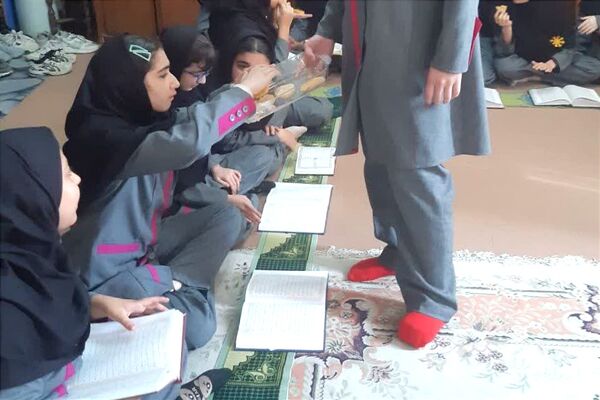 جلسه انس با قرآن و گفتمان دینی در دبیرستان فرزانگان قائمشهر