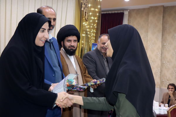 بروجنی‌ها به استقبال حاجیه دانش‌آموز 