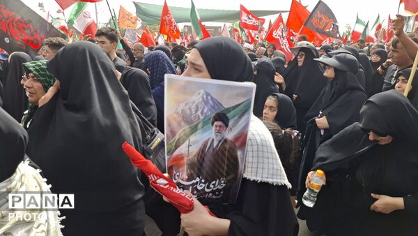 وداع پرشور نوجوانان با آقای شهید ایران 