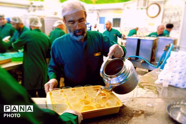 در آغوش خورشید هشتم؛ وداع حماسی با رهبر شهید در حریم امام مهربانی‌ها - 2
