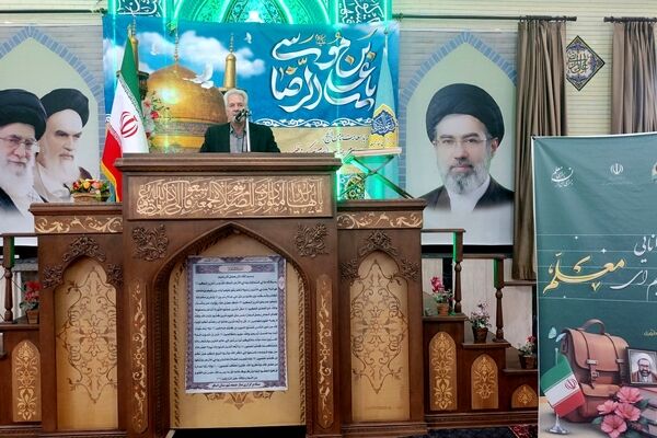 معلمان قهرمانانی هستند که نقش اصلی در توسعه کشور دارند