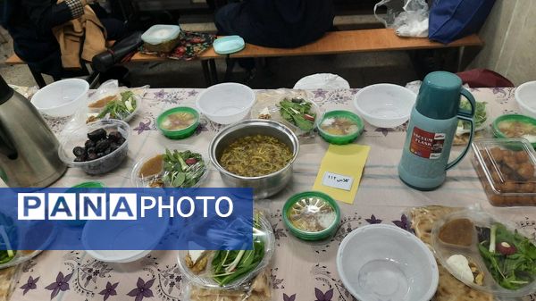 ضیافت افطاری در دبیرستان هیات امنایی فیض کاشانی