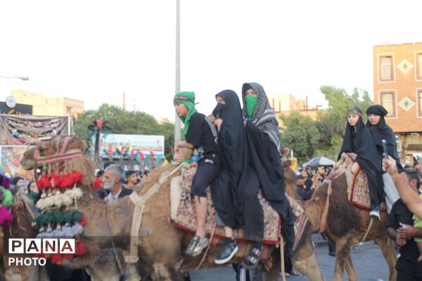 ورامین بار دیگر در سوگ اسارت؛ کاروان نمادین کربلا در خیابان‌های ورامین به حرکت درآمد