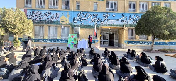 گرامیداشت هفته پدافند غیرعامل در مدرسه زنده جانی شهرستان کاشمر 