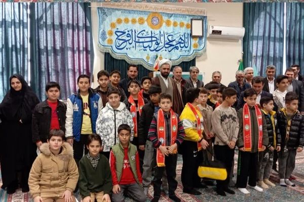 دانش‌آموزان پیشتاز در سنگر نمازجمعه خداآفرین