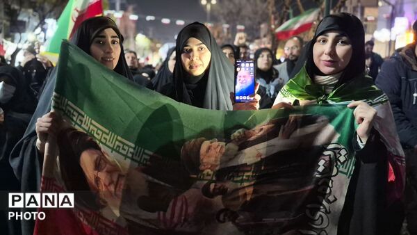 حماسه پرشور مردم فردیس، از ادای احترام به مقام شامخ شهیدان تا محکومیت جنایات استکبار جهانی