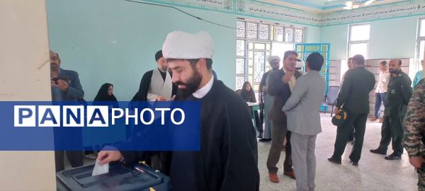 حضور پرشور مردم لرستان پای‌صندوق‌های رأی‌گیری