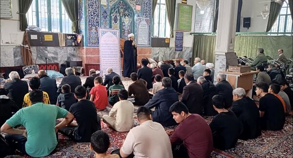 قرار عاشقانه نوجوانان با خدا در سکوت مسجد 