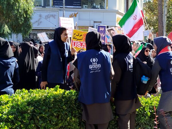 حضور پرشور دانش‌آموز خبرنگاران پانا کاشمر در راهپیمایی ۱۳ آبان