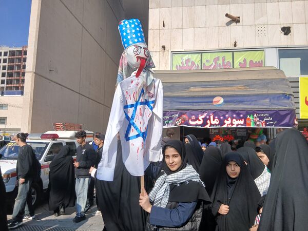 ۱۳ آبان،  روز آشکار ساختن ناتوانی استکبار 