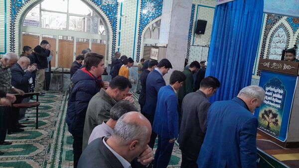 نماز جمعه شهر بن با حضور خانواده بزرگ آموزش و پرورش 