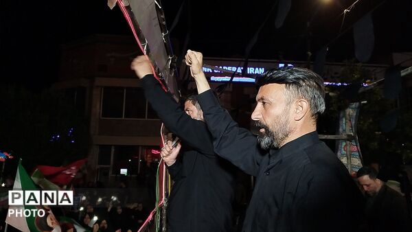 آیین عزاداری و نماز استغاثه به یاد رهبر امت اسلام در حسینیه امام خمینی 