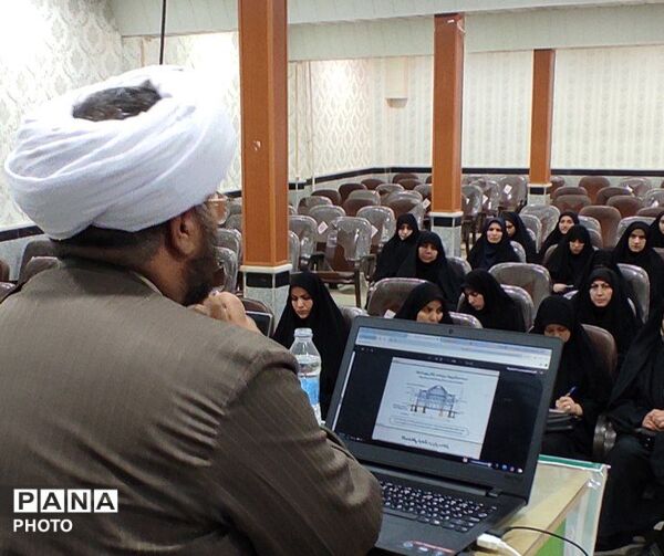 جلسه مربیان طرح‌های تربیتی شهدا  در کبودرآهنگ