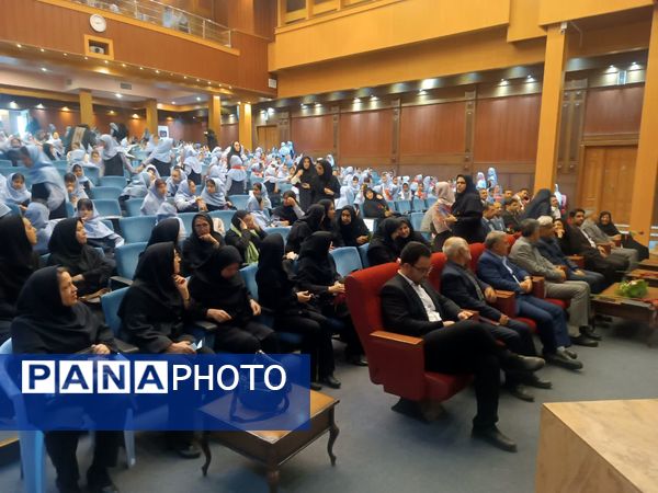 نواختن زنگ سپاس در فرهنگسرای آریو مصلی نژاد 