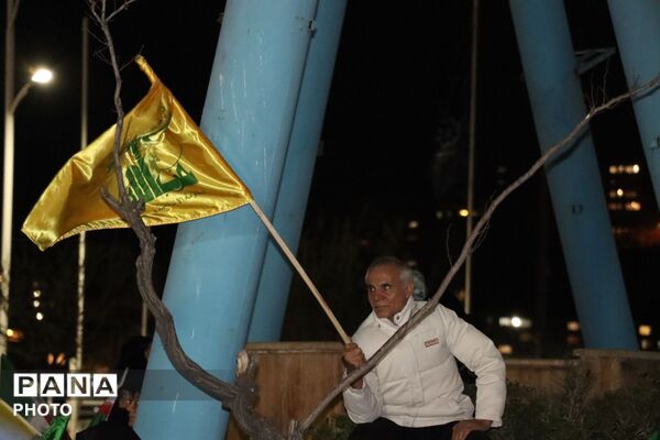 پرچمی که زمین نگذاشتند