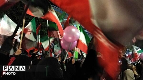 دختران نیشابوری در صف اول تجمعات-۱