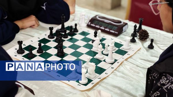 مسابقات ورزشی شطرنج دانش آموزان دوره دوم