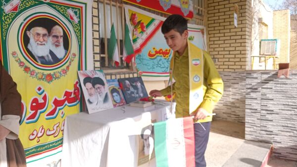 طنین زنگ انقلاب در مدرسهٔ شهید صادقی باخرز
