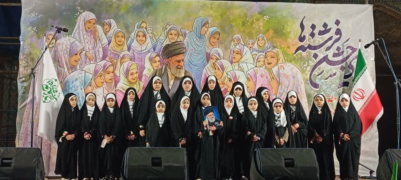 گرامیداشت یاد دختران مدرسه شجره طیبه میناب در میدان امیرچخماق یزد