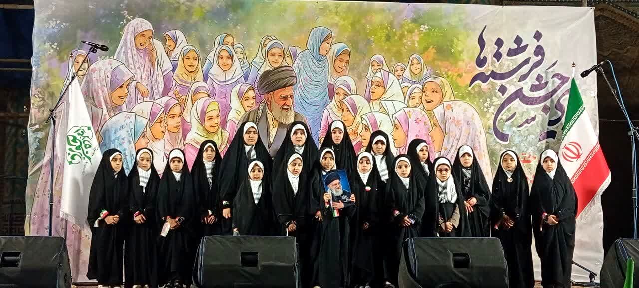گرامیداشت یاد دختران مدرسه شجره طیبه میناب در میدان امیرچخماق یزد