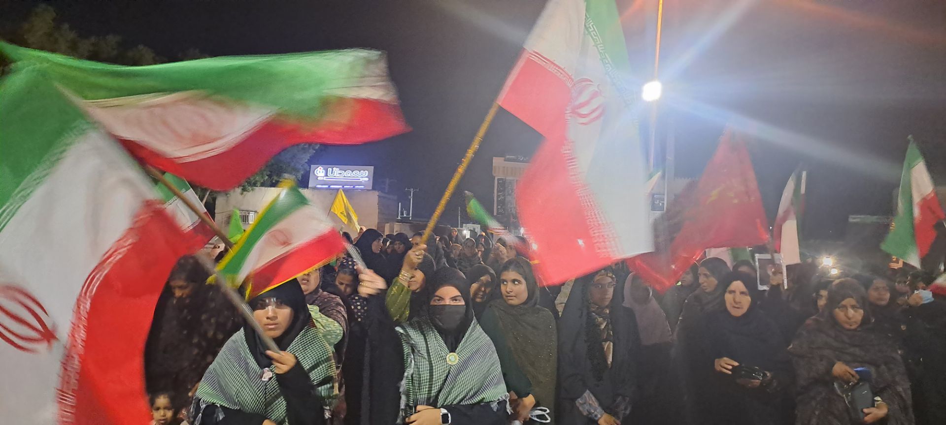 تداوم تجمعات شبانه رودخانه با حضور مدیرکل آموزش و پرورش هرمزگان