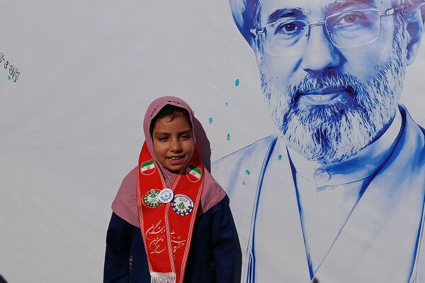بیعت جمعی از دانش‌آموزان شیراز با رهبر انقلاب