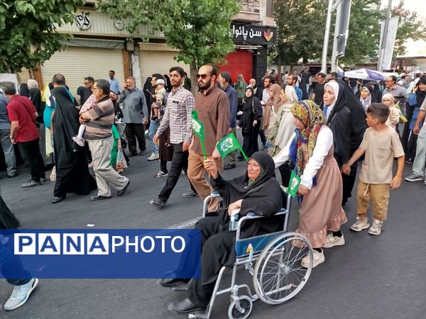 راهپیمایی 10 کیلومتری تهران به مناسبت عید غدیر و مقاومت در برابر تهدیدات دشمن