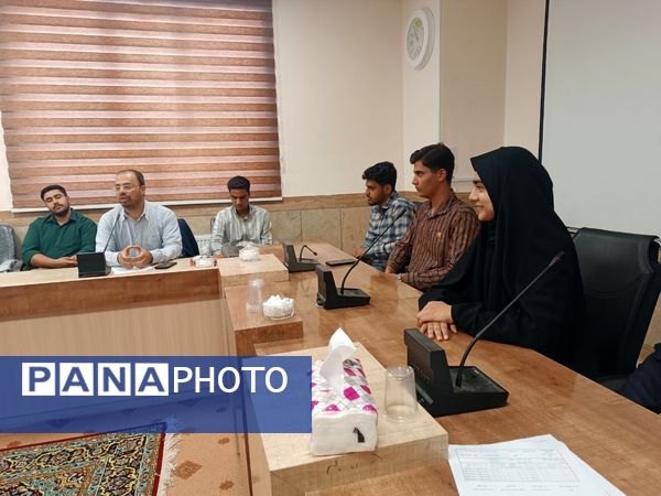 دیدار مدیر جدید آموزش و پرورش گناباد با جمعی از دانش‌آموزان